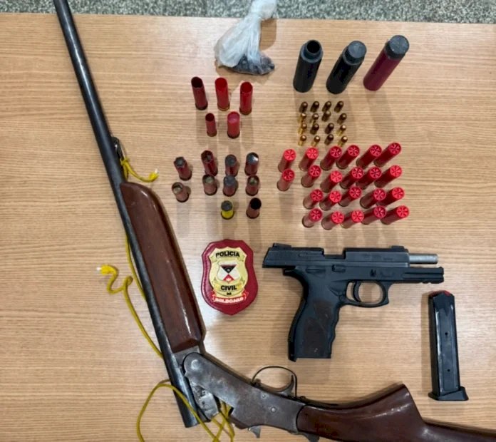 Operação da Polícia Civil encontra armas e munições durante busca em área rural de Nova Mamoré