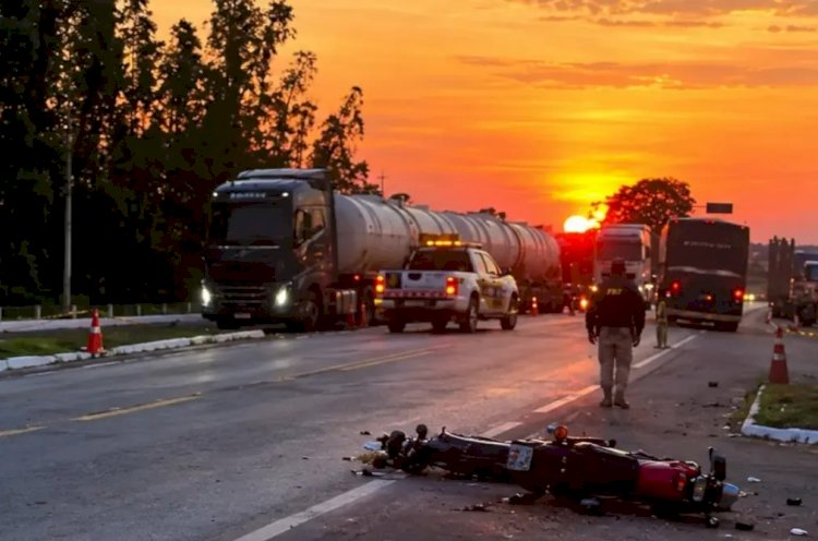 Motociclista de 64 anos morre após colisão com carreta na BR-364, em Cacoal